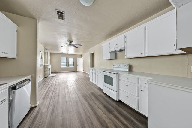 1404 E Tennie Street, Gainesville, TX 76240