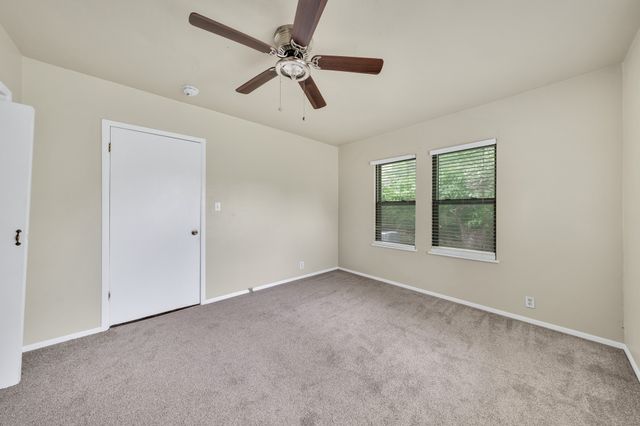 1404 E Tennie Street, Gainesville, TX 76240