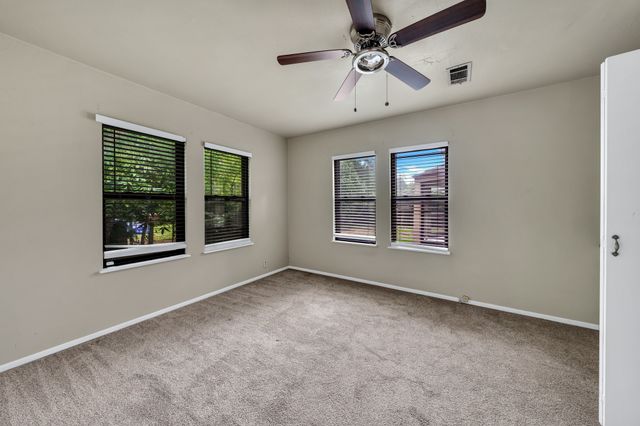 1404 E Tennie Street, Gainesville, TX 76240