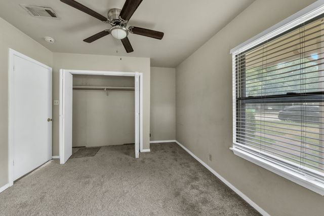 1404 E Tennie Street, Gainesville, TX 76240