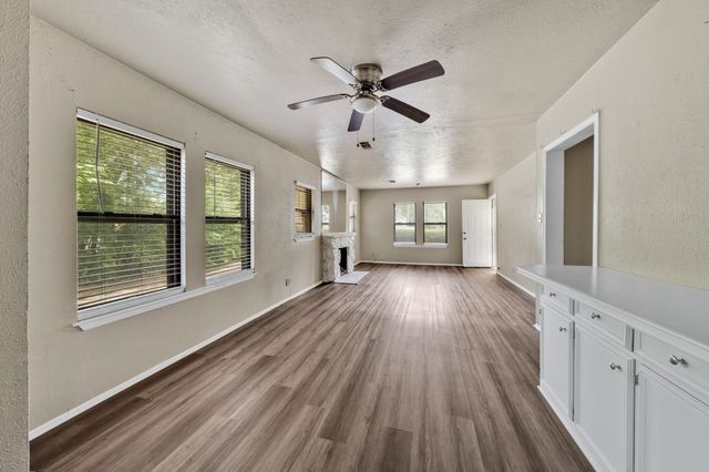 1404 E Tennie Street, Gainesville, TX 76240