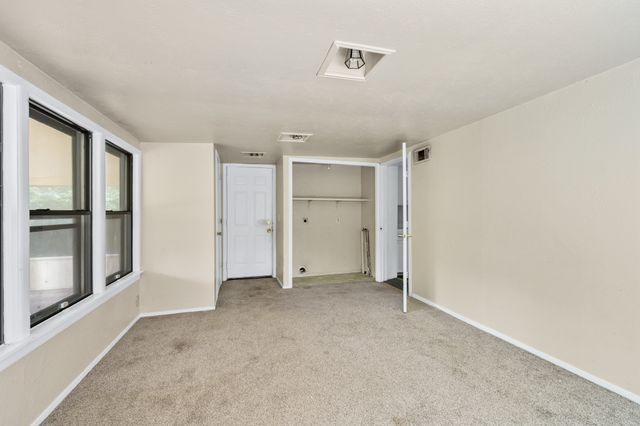 1404 E Tennie Street, Gainesville, TX 76240