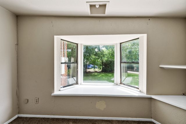 1404 E Tennie Street, Gainesville, TX 76240
