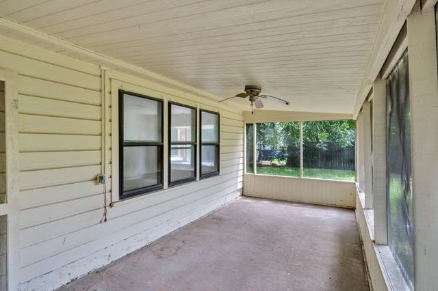 1404 E Tennie Street, Gainesville, TX 76240