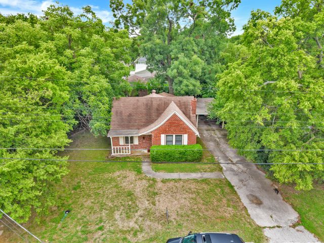 1404 E Tennie Street, Gainesville, TX 76240