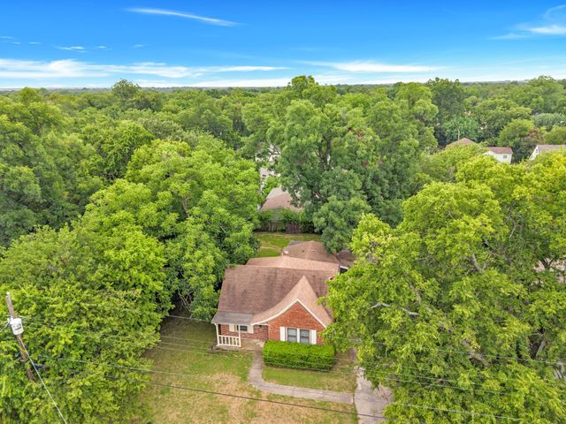 1404 E Tennie Street, Gainesville, TX 76240