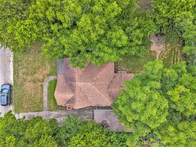 1404 E Tennie Street, Gainesville, TX 76240