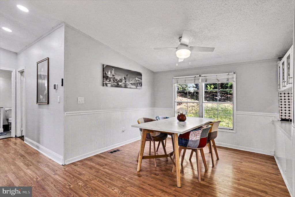 Image 8 of property listing at 2002 DAVID DR, Edgewood, MD 21040