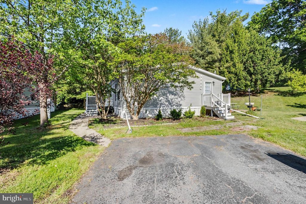Image 2 of property listing at 2002 DAVID DR, Edgewood, MD 21040