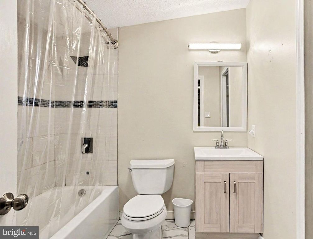 Image 15 of property listing at 2002 DAVID DR, Edgewood, MD 21040