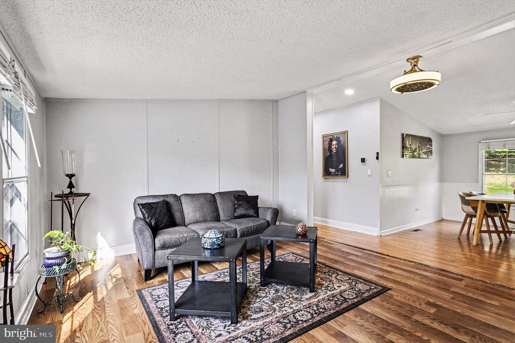 Image 5 of property listing at 2002 DAVID DR, Edgewood, MD 21040