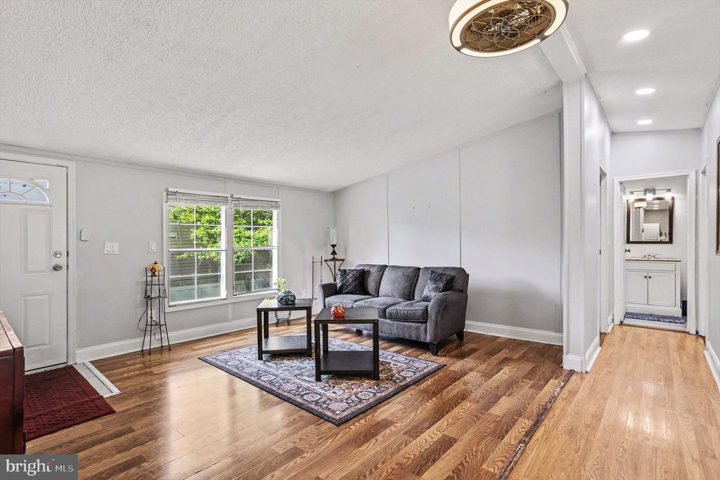 Image 7 of property listing at 2002 DAVID DR, Edgewood, MD 21040