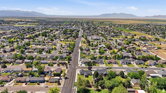 546 W 2525 S, Syracuse, UT 84075