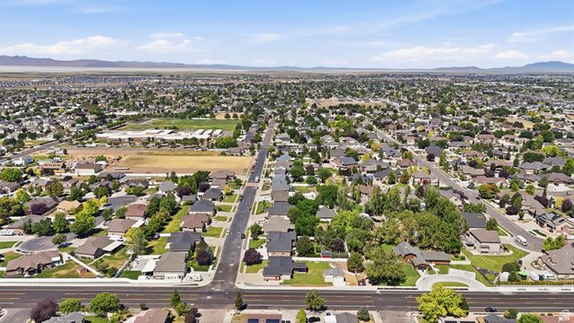 546 W 2525 S, Syracuse, UT 84075