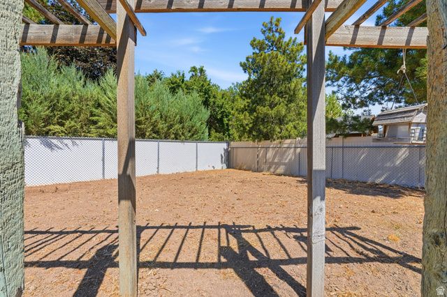 546 W 2525 S, Syracuse, UT 84075