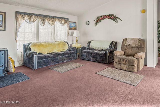 1200 Ebony Avenue, Silver Springs, NV 89429