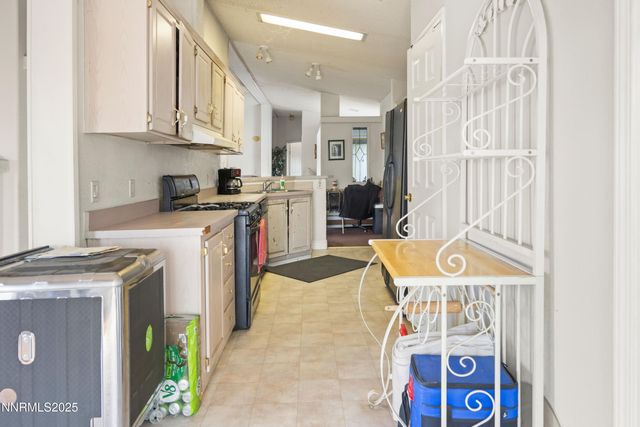 1200 Ebony Avenue, Silver Springs, NV 89429