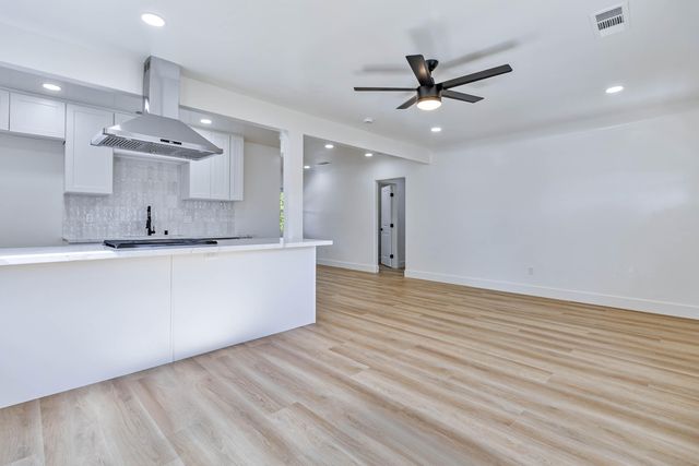 257 N F Street, Tulare, CA 93274