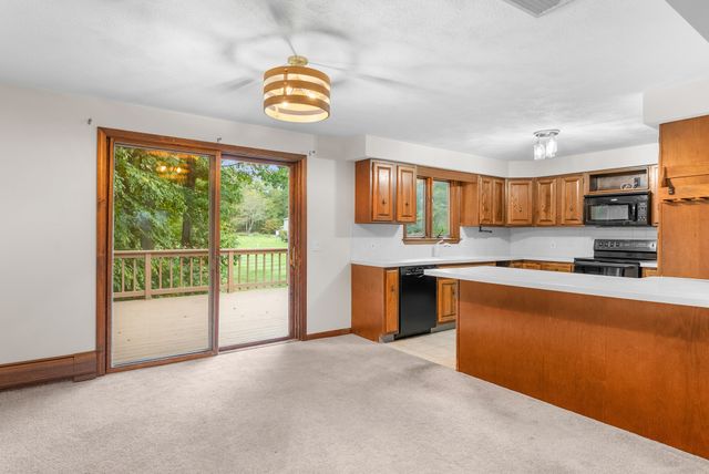 700 County St, Seekonk, MA 02771