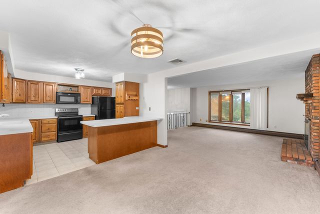 700 County St, Seekonk, MA 02771