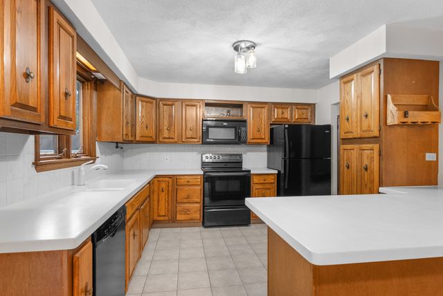 700 County St, Seekonk, MA 02771