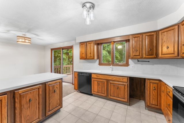 700 County St, Seekonk, MA 02771
