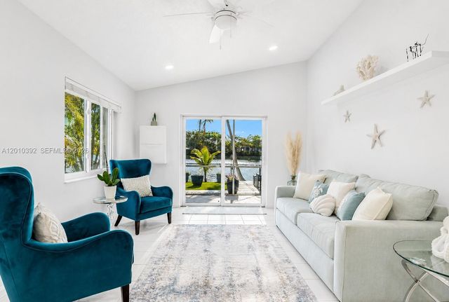 214 SW 180th Ave, Pembroke Pines, FL 33029