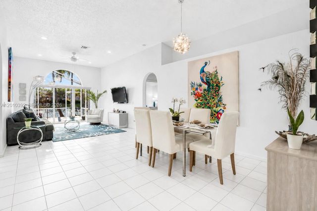 214 SW 180th Ave, Pembroke Pines, FL 33029