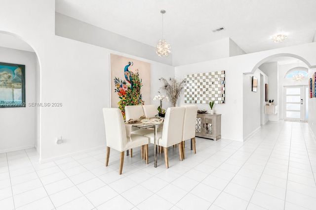 214 SW 180th Ave, Pembroke Pines, FL 33029