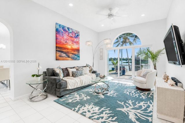 214 SW 180th Ave, Pembroke Pines, FL 33029