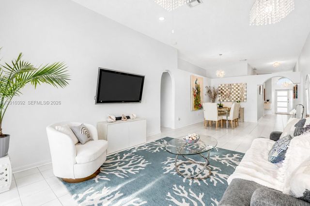 214 SW 180th Ave, Pembroke Pines, FL 33029