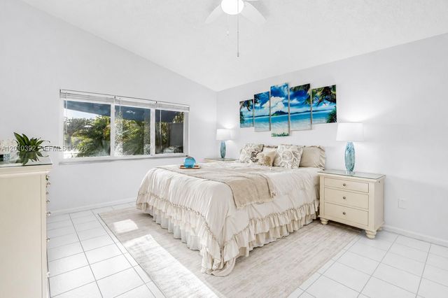 214 SW 180th Ave, Pembroke Pines, FL 33029