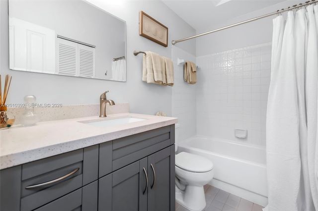 214 SW 180th Ave, Pembroke Pines, FL 33029