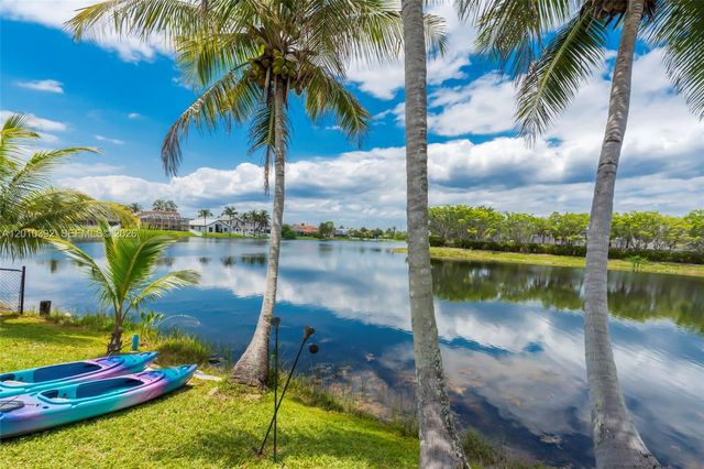 214 SW 180th Ave, Pembroke Pines, FL 33029