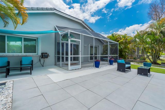 214 SW 180th Ave, Pembroke Pines, FL 33029