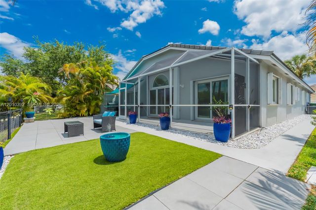 214 SW 180th Ave, Pembroke Pines, FL 33029