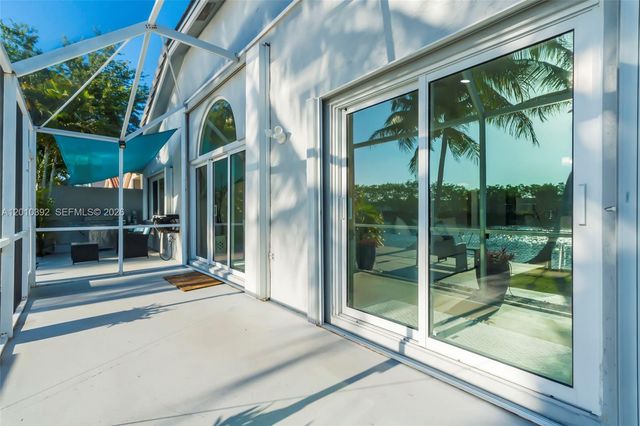 214 SW 180th Ave, Pembroke Pines, FL 33029