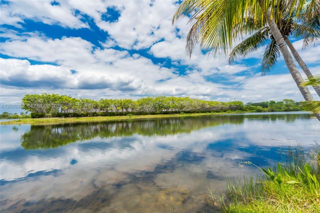 214 SW 180th Ave, Pembroke Pines, FL 33029