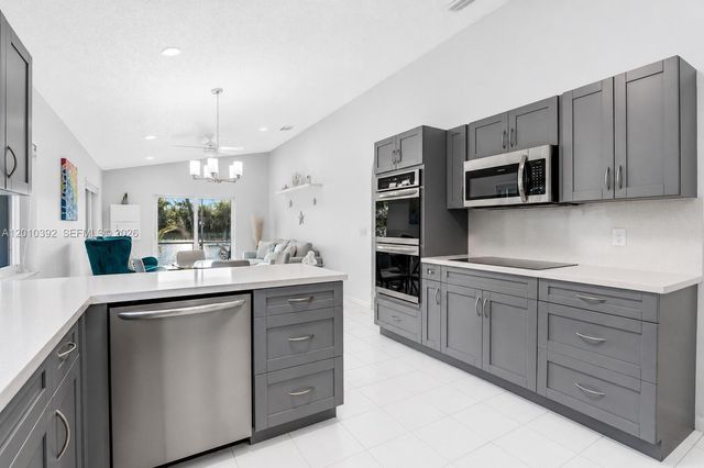 214 SW 180th Ave, Pembroke Pines, FL 33029