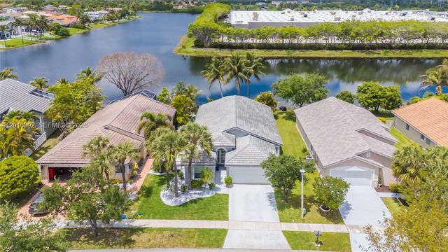 214 SW 180th Ave, Pembroke Pines, FL 33029