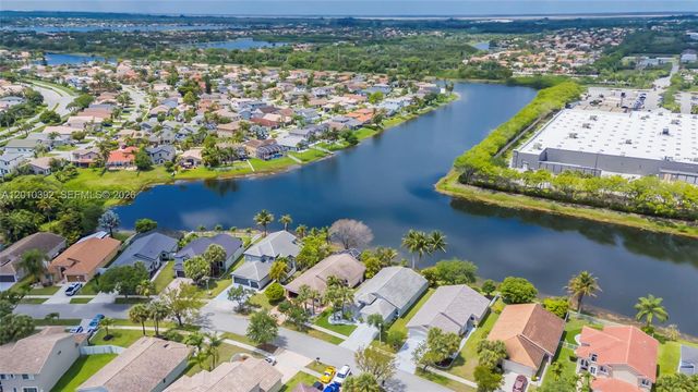 214 SW 180th Ave, Pembroke Pines, FL 33029