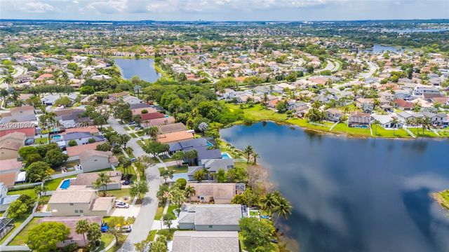 214 SW 180th Ave, Pembroke Pines, FL 33029