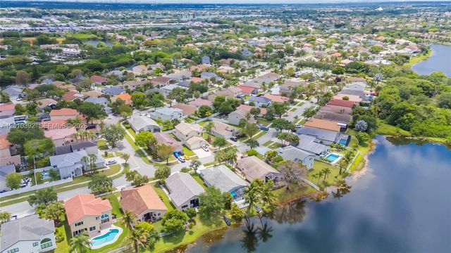 214 SW 180th Ave, Pembroke Pines, FL 33029