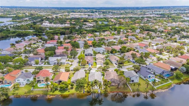 214 SW 180th Ave, Pembroke Pines, FL 33029
