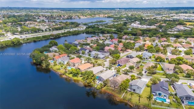 214 SW 180th Ave, Pembroke Pines, FL 33029