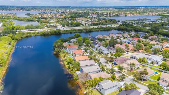 214 SW 180th Ave, Pembroke Pines, FL 33029