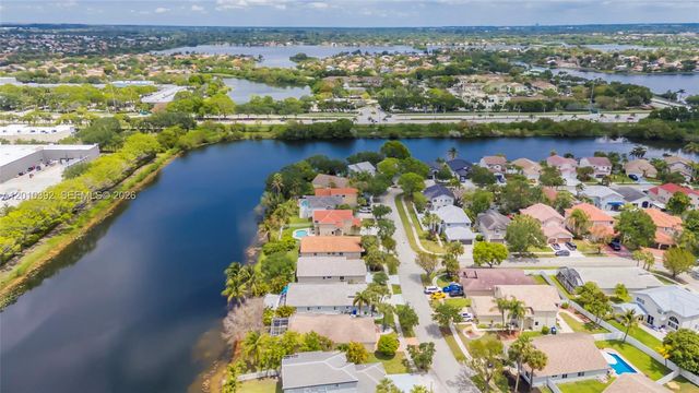 214 SW 180th Ave, Pembroke Pines, FL 33029