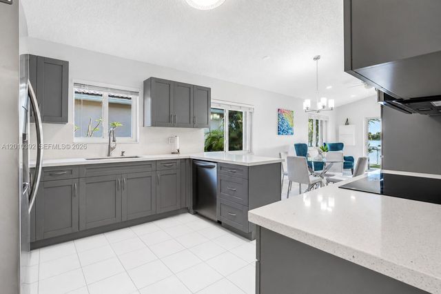 214 SW 180th Ave, Pembroke Pines, FL 33029