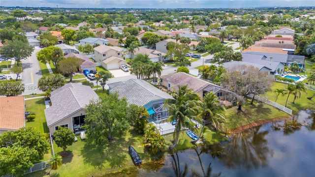 214 SW 180th Ave, Pembroke Pines, FL 33029