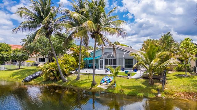 214 SW 180th Ave, Pembroke Pines, FL 33029